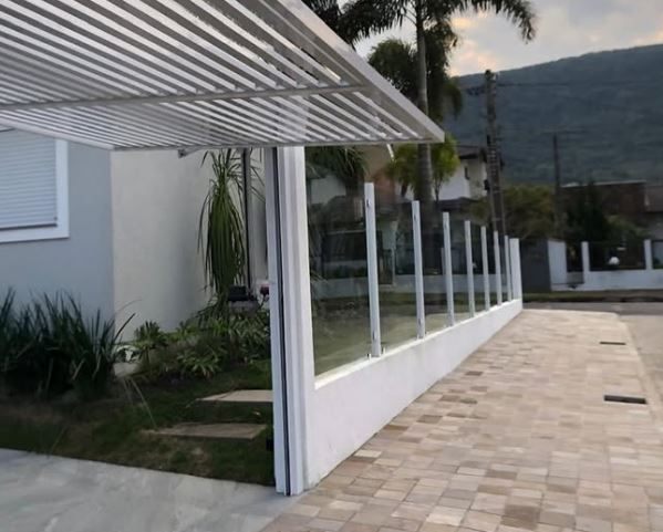 Muro de vidro instalado pela Oliveira Vidros em Gravataí/RS — projeto 3